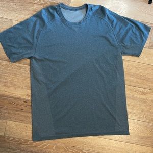 Men's XL Lululemon short sleeve shirt